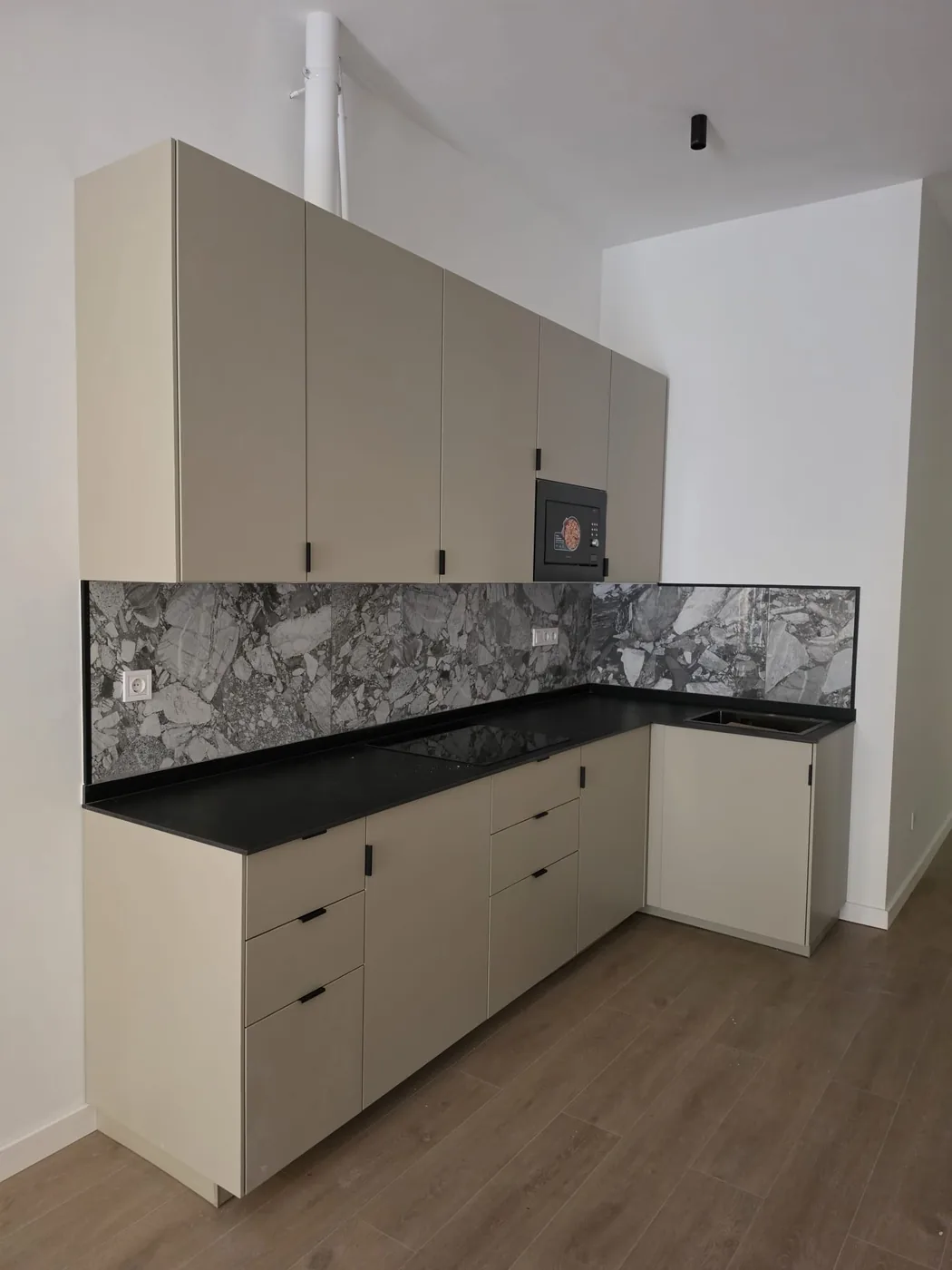 Montaje de muebles altos de cocina hasta el techo en Murcia